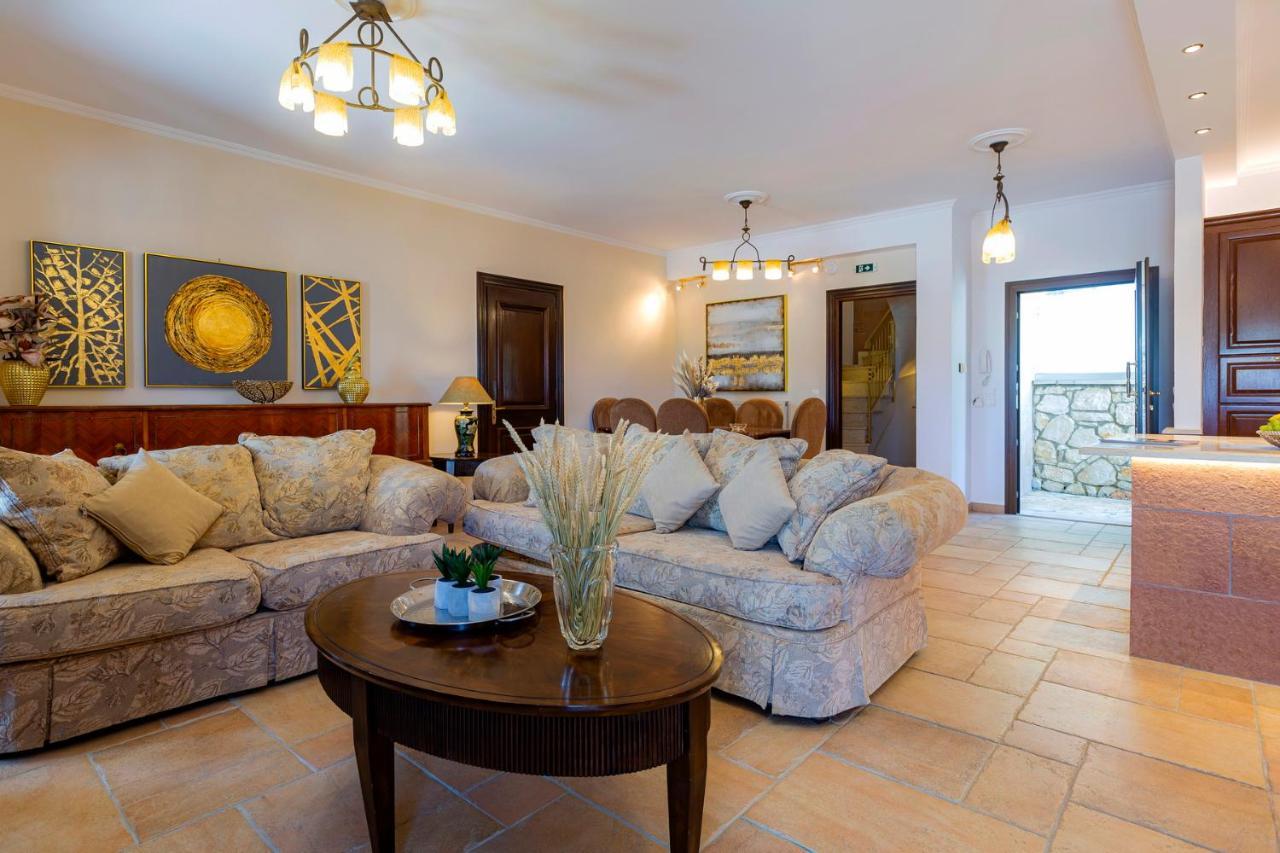 Solaris Methea- Luxury Central Villa By The Castle Kassiopi Exterior foto