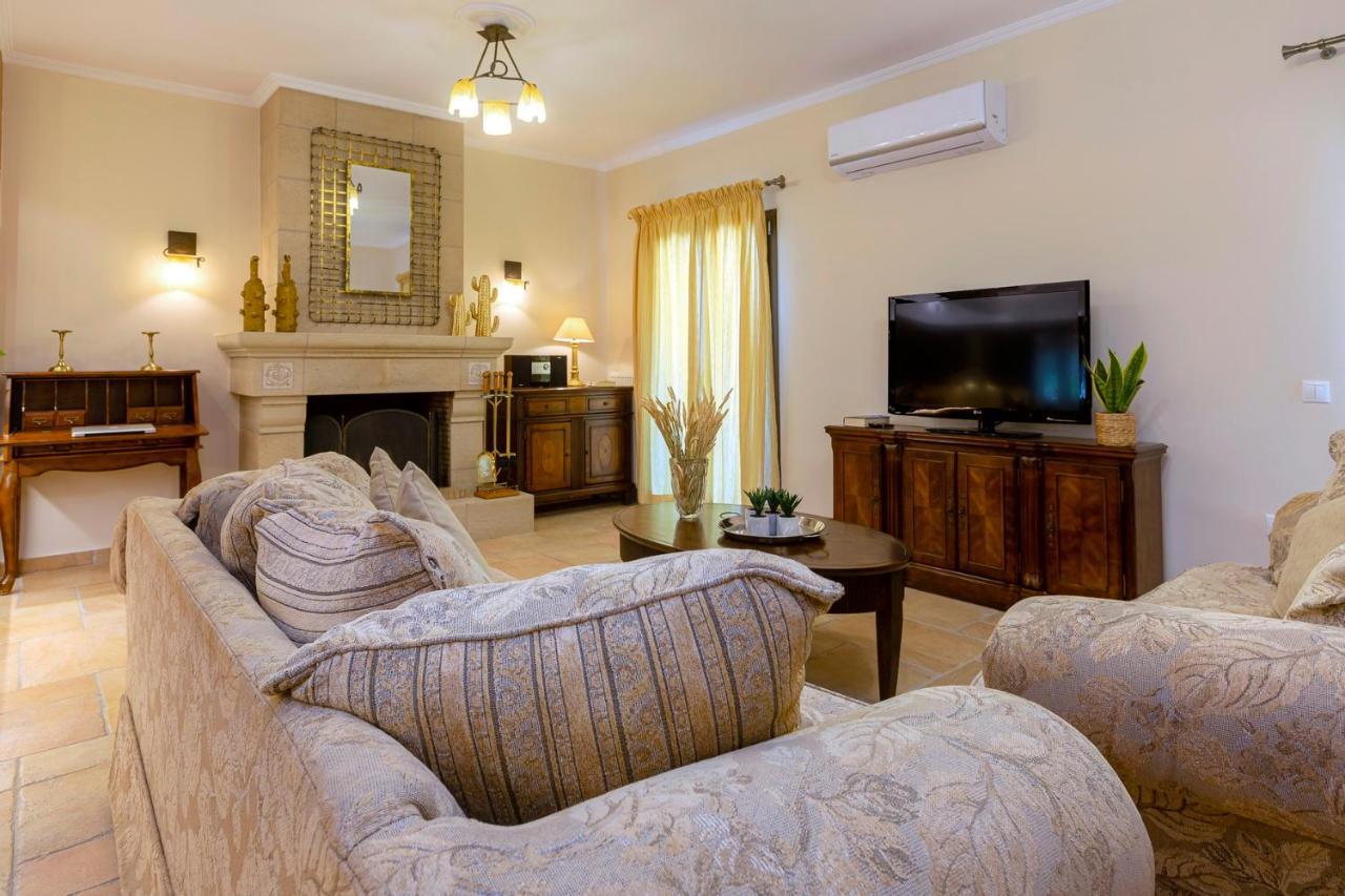 Solaris Methea- Luxury Central Villa By The Castle Kassiopi Exterior foto